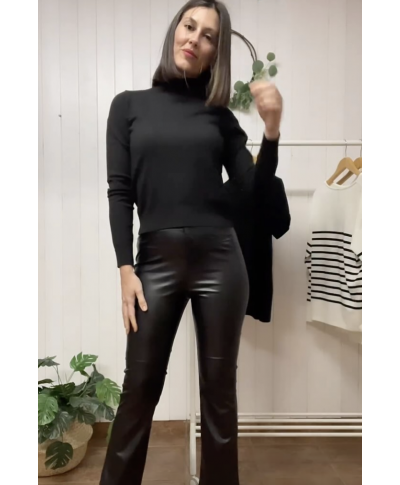 Pantalón negro efecto piel
