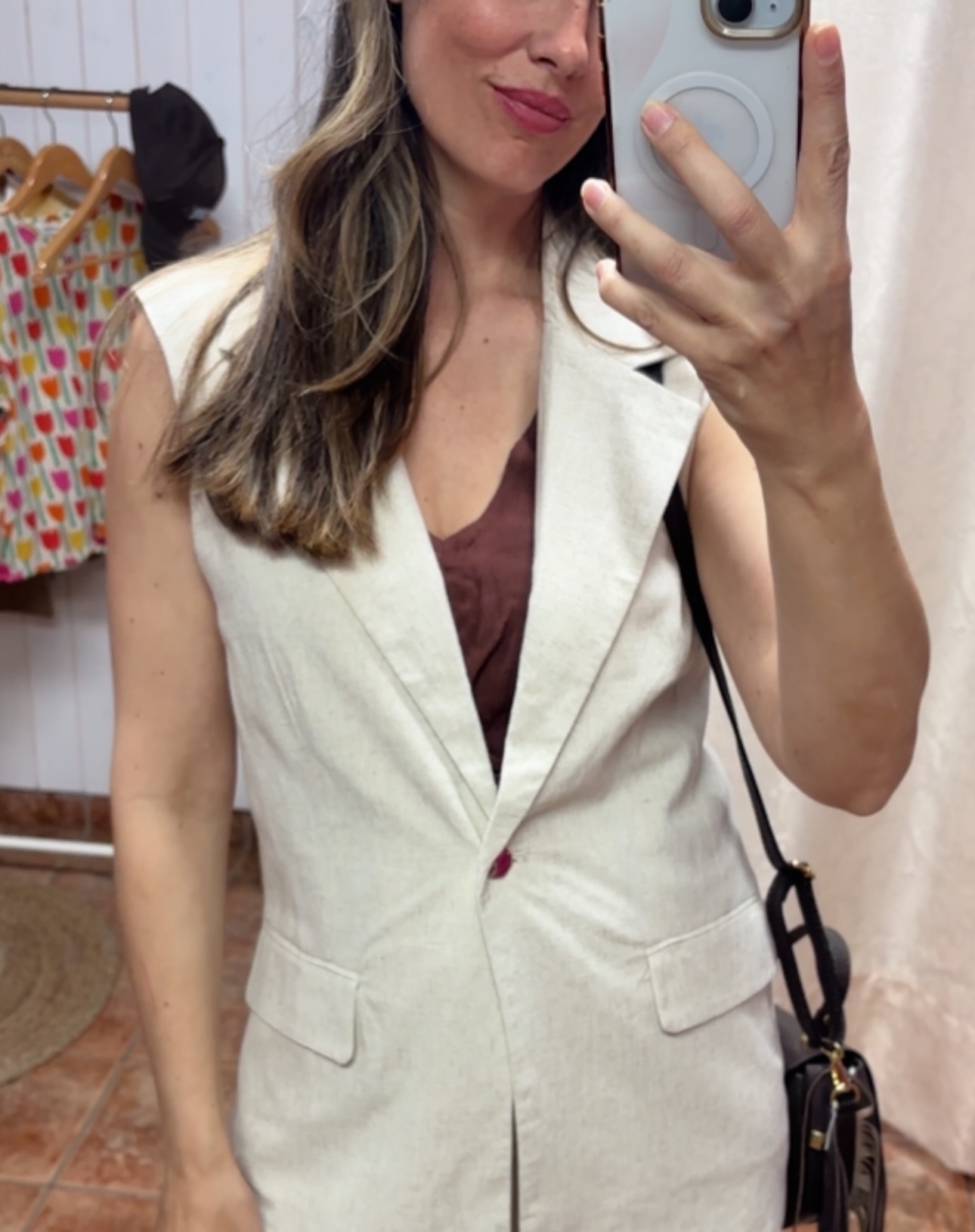 Look neutro que estiliza y enamora 🤍✨
Un conjunto que sienta espectacular: chaleco estructurado + pantalón fluido en tono natural.
Elegante, cómodo y súper versátil para el día a día o para una ocasión especial.

Un fondo de armario con rollazo que no pasa de moda 🤎

¿Lo llevarías con sandalia o con zapatilla? Te leemos 👇

📍SUN & MOON Zaragoza
Te esperamos para probártelo

#lookdeldia #modamujer #zaragoza #tiendaderopa #outfitprimavera