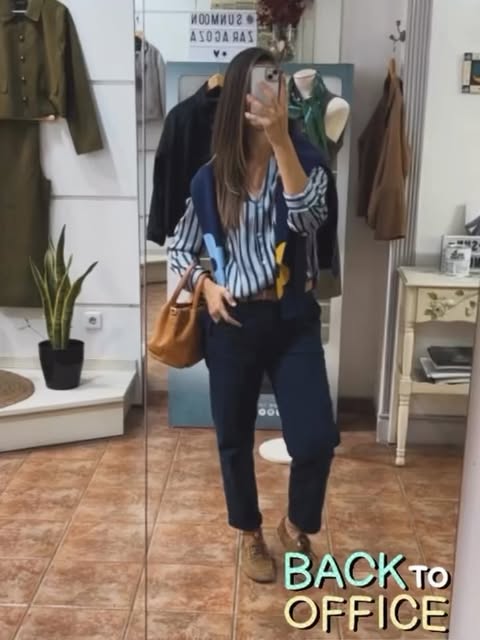 Un poco de color para alegrar los looks de otoño 💙🌼

Azul, flores y pequeños detalles que cambian un conjunto. Desliza y dime: ¿con cuál te quedas, 1, 2, 3 o 4?

📍Sun & Moon · Avenida Madrid 235, Zaragoza

#ModaZaragoza #LooksDeOtoño #SunAndMoonZaragoza