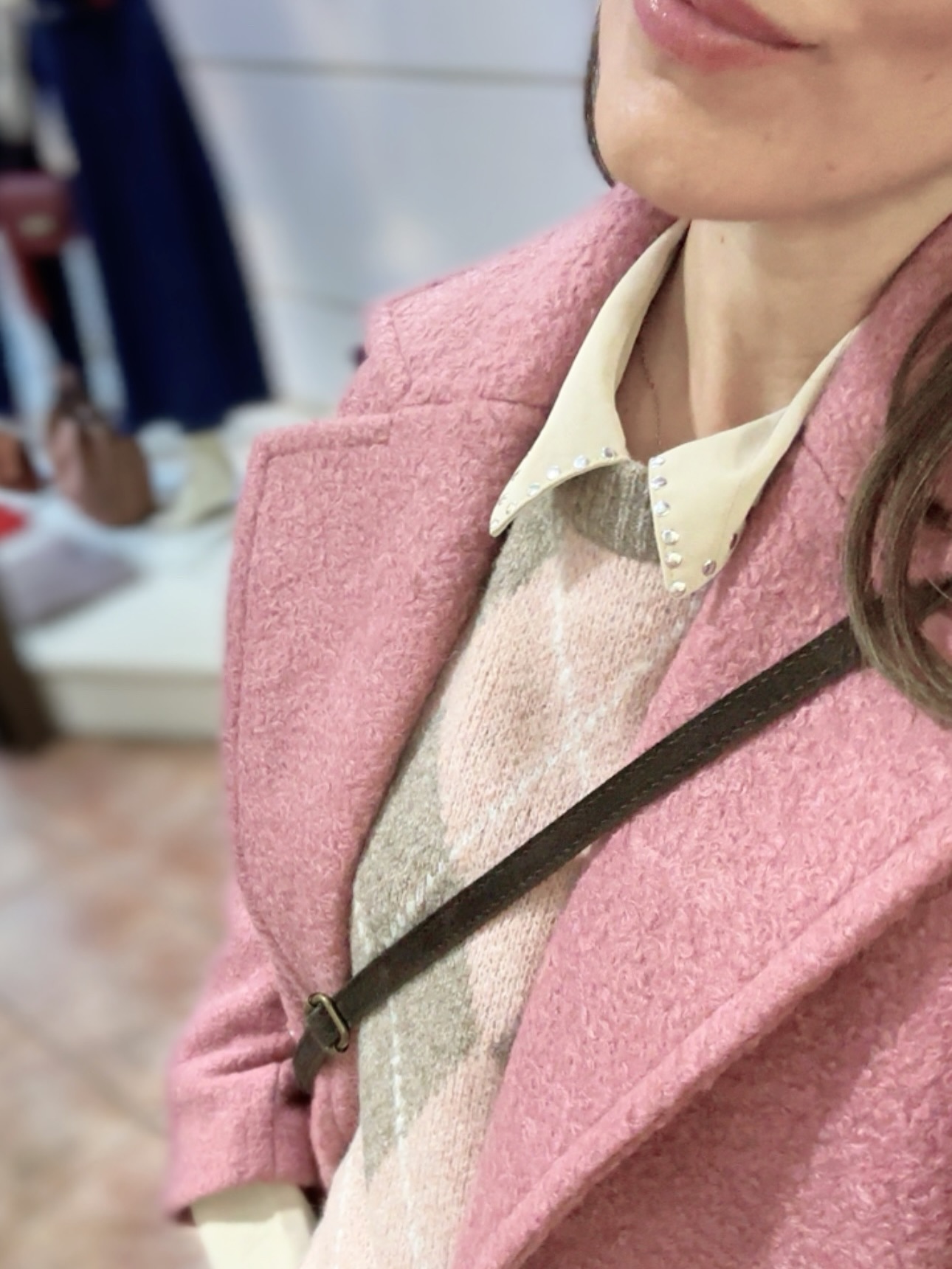 Texturas que hablan por sí solas, colores neutros que combinan con todo ✨

Abrigos, camisas y chalecos que elevan cualquier look con estilo y naturalidad.
Desliza y elige tu favorito 👉

#SunAndMoonZaragoza #ModaMujer #EstiloElegante #LooksOtoño #ModaConEstilo #AbrigosBonitos #TiendaZaragoza #Outfits2025